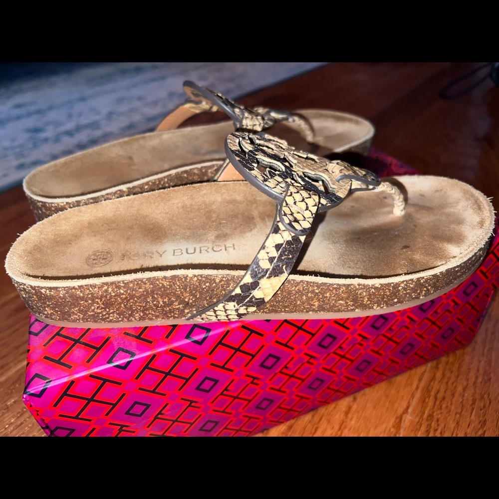 Tori Burch 7 1/2 sandal MINT CONDITION